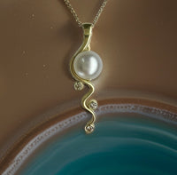 Broome Pearl 9ct Gold Mitchell Falls and Diamond Pendant
