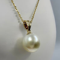 Large Broome Pearl 9ct Gold Pendant