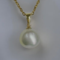 Cultured Broome Pearl 9ct Swinging Bail