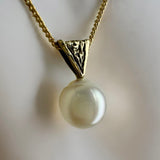 Broome Circle Pearl 9ct Gold Textured Pendant