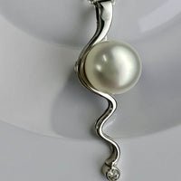 Broome Pearl Mitchell Falls Staircase Pendant 18ct White Gold