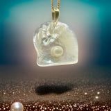 Stunning Pearl and Oyster 14ct Pendant 