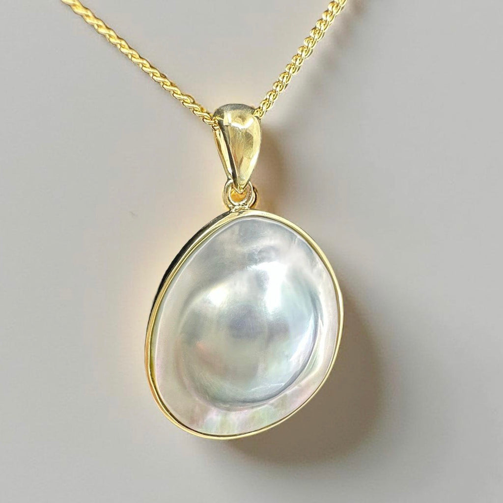 Abrolhos Island Oval 9ct Gold Mabe Pendant