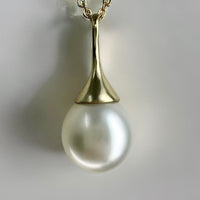 Stunning 9ct Broome Pearl Trumpet Bail Pendant