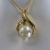 Broome Pearl and Kimberley Diamond 9ct Pendant