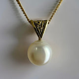 Broome Circle Pearl 9ct Gold Textured Pendant