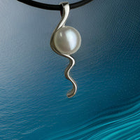 Mitchell Falls Staircase to the Moon Pearl Silver Pendant