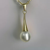 Broome Pearl 9ct Trumpet Pendant