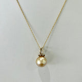 Beautiful Golden Pearl Pendant. 