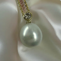 Broome Pearl 18ct Gold and Circle Cut Diamond Pendant