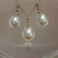 Broome Oval Pearl 9ct Diamond Necklace & Earring Set