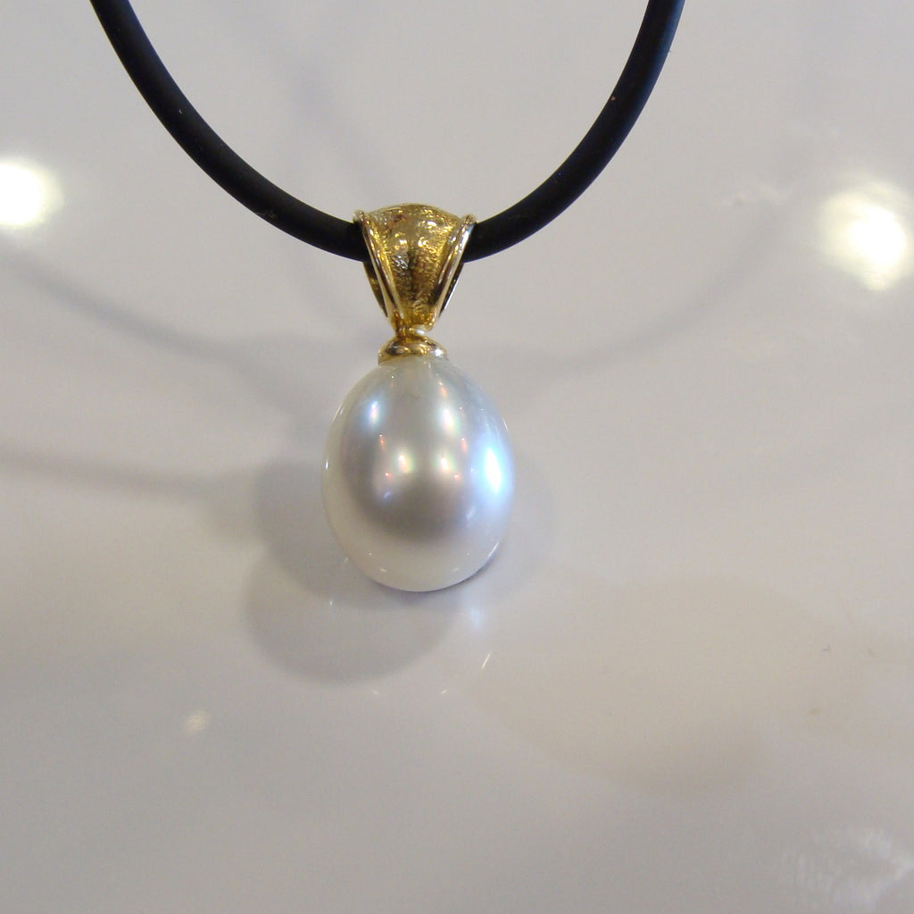 Australian South Sea Broome Pearl Pendant 9cty/18cty - Broome Staircase Designs Pearl Gallery