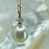 18ct Broome Pearl Swinging Diamond Pendant
