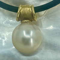 Stunning Large Broome Pearl Pendant 18ct