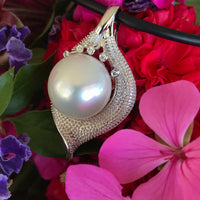 Stunning Broome Pearl White Gold Diamond Leaf Pendant. >> Amazing Weekly Deal!