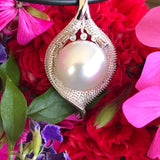 Stunning Broome Pearl 9ct Diamond Leaf Pendant