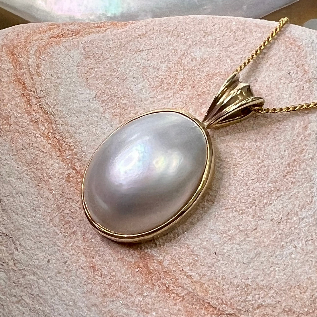 9ct Broome mabe pearl pendant
