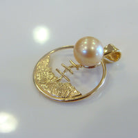 South Sea Golden Pearl Quondong Staircase Pendant 18ct Gold