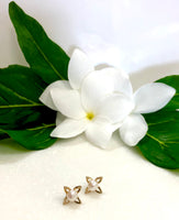 Cultured Freshwater Pearl 9ct Flower Gold Stud Earrings 